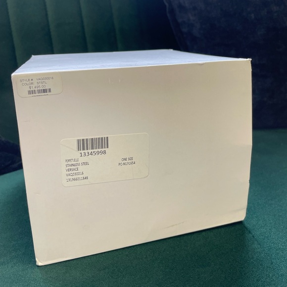 Versace Watch - Picture 6 of 6